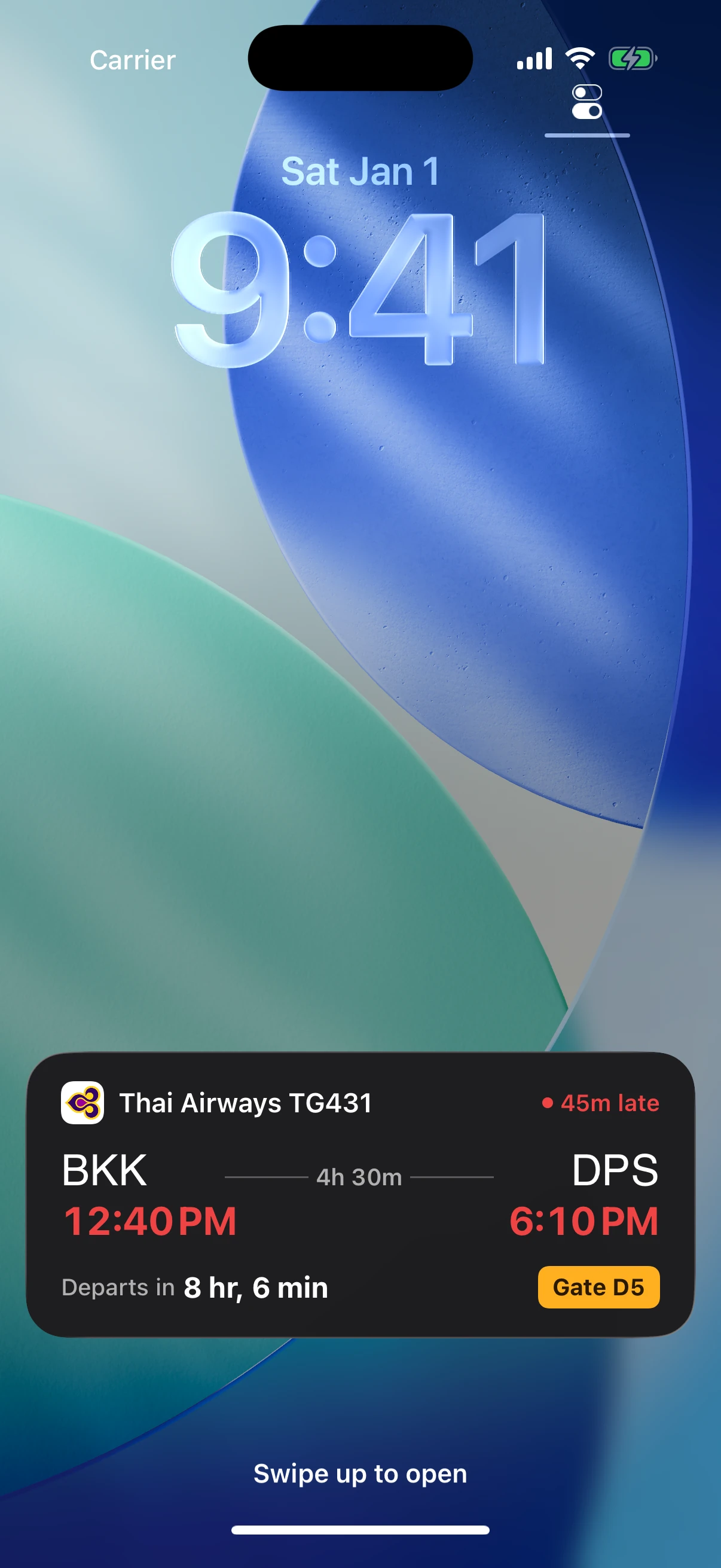 L’activité en direct de NomadPoint sur l’écran verrouillé de l’iPhone : Thai Airways TG 431 de Bangkok à Bali, retardé de 45 minutes, porte D5